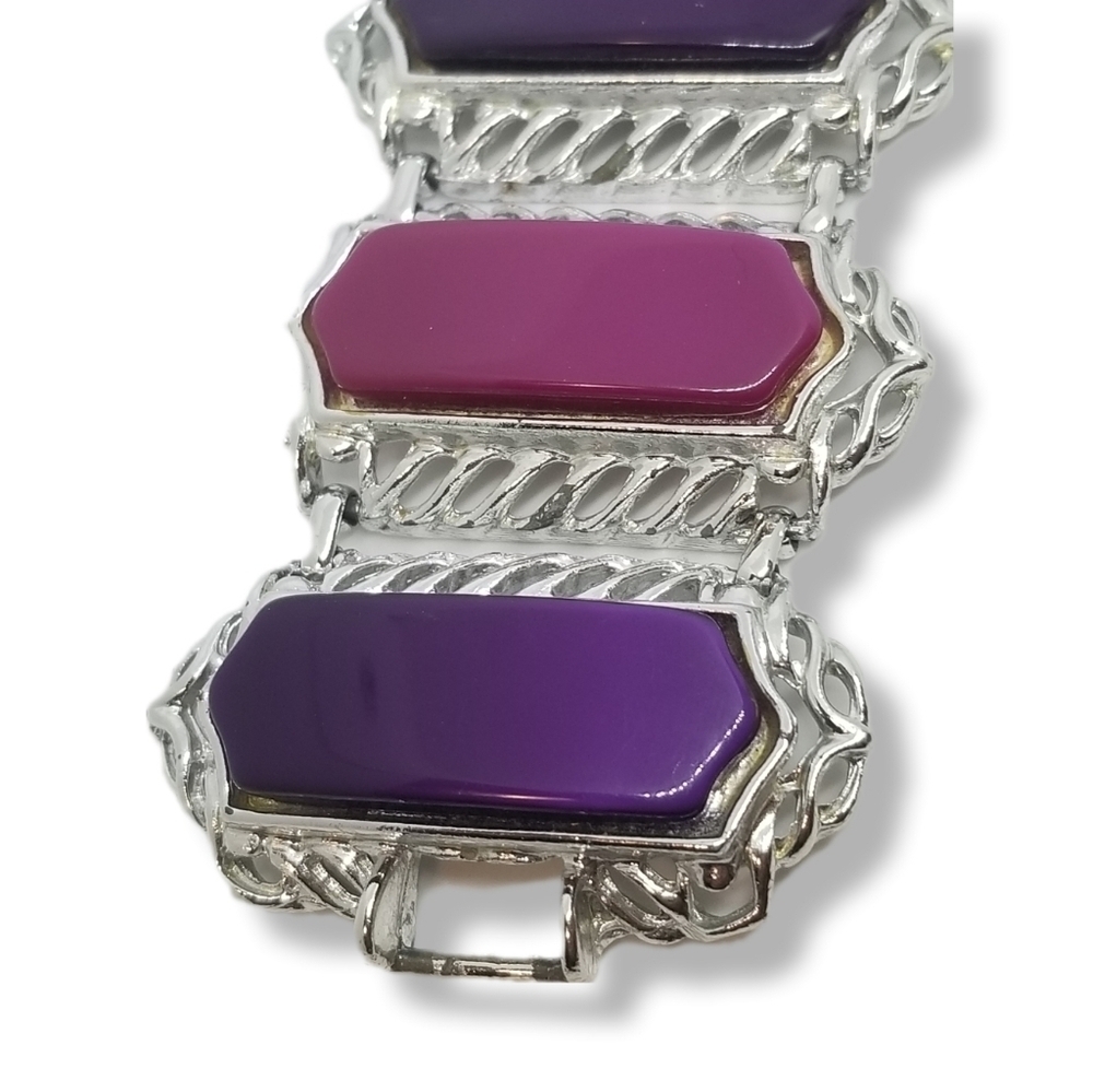 1960s VINTAGE CHROME SILVER, PINK & PURPLE THERMOSET LUCITE WIDE PANEL BRACELET - Picture 6 of 10